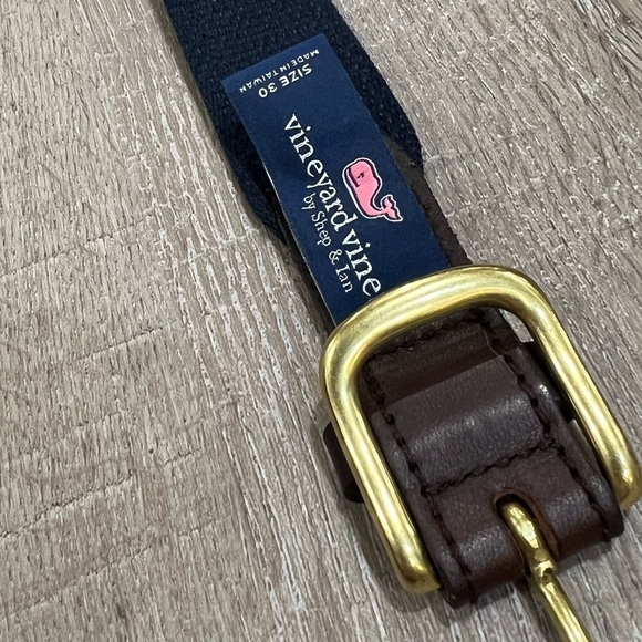 New? Vineyard Vines Size 30 Classic Whale Print Navy Canvas and Leather Belt - Picture 6 of 6